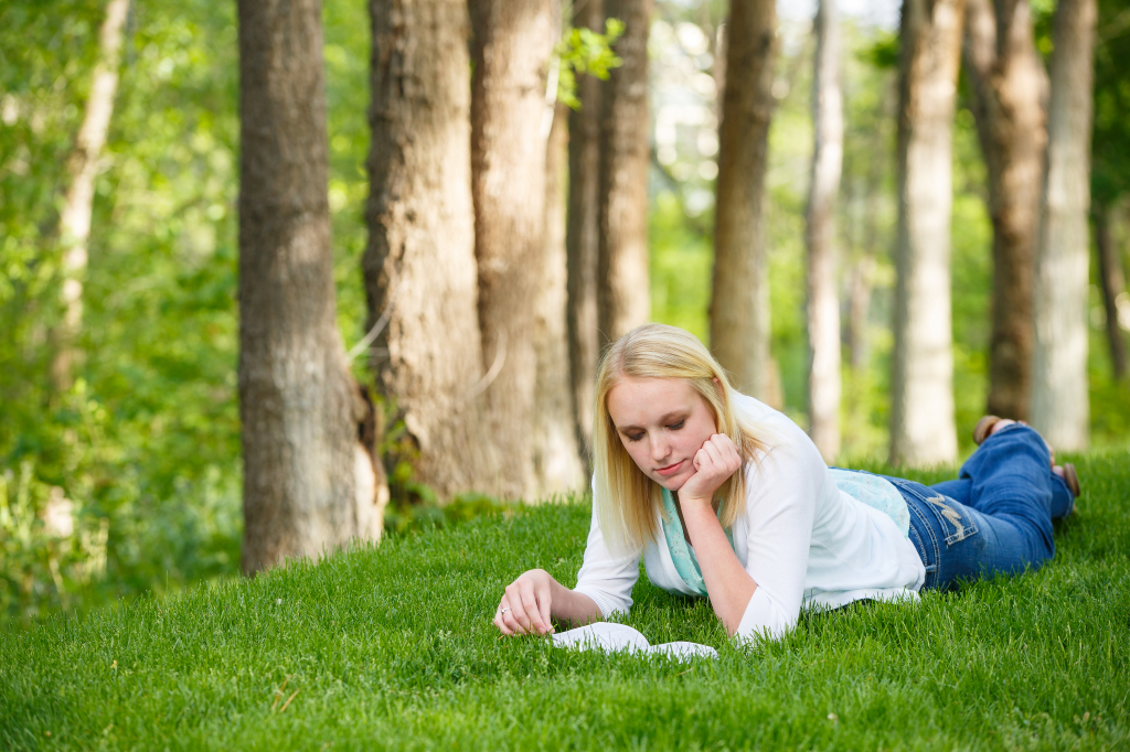 book-mormon-young-woman-reading-grass-1526619-tablet